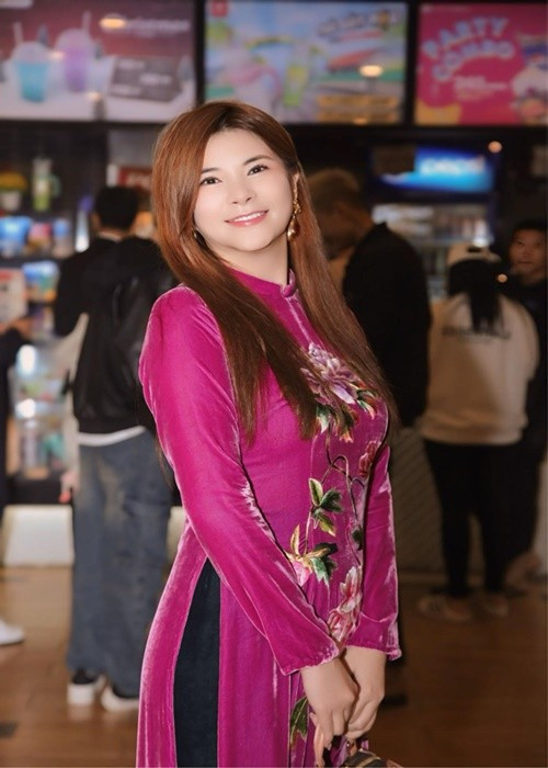 Nữ diễn viên sinh năm 1975 sở hữu vóc dáng thon gọn nhiều năm qua. Ảnh: FB Kim Oanh.