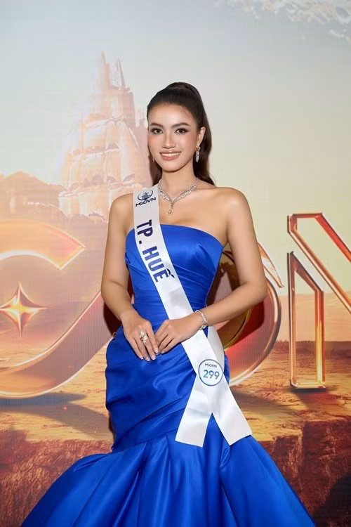 Minh Nhàn chia sẻ trên Znews, không từ bỏ danh hiệu Á hậu 2 Hoa hậu Hòa bình Việt Nam 2023 nhưng cô cho rằng mỗi thời điểm sẽ luôn có định hướng và mục tiêu khác nhau. Ảnh: FB Minh Nhàn.