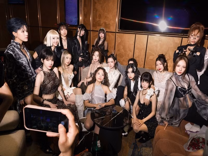 Dàn mỹ nhân Em xinh say hi đọ sắc trong buổi ra mắt chương trình. Ảnh: FB Phương Ly.