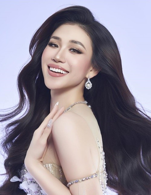 Theo Báo Hà Tĩnh, Kiều Anh từng là sinh viên ngành Quản trị kinh doanh, Trường Đại học Tôn Đức Thắng, đăng quang hoa khôi của trường năm 2023 và giành danh hiệu Người đẹp áo dài tại cuộc thi Nét đẹp sinh viên cùng năm. Ảnh: FB Kiều Anh.