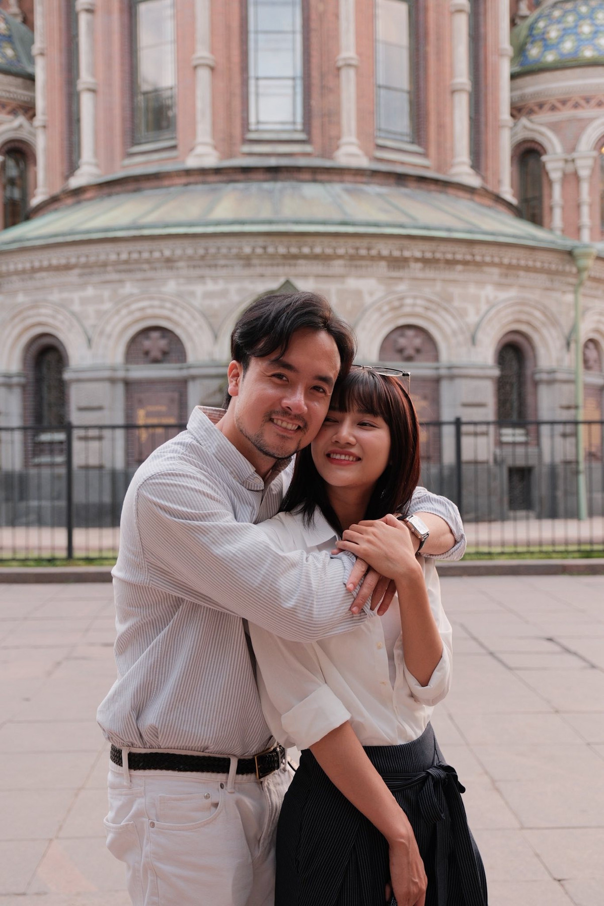 "Mọi người ơi, đấy là kế hoạch trong năm 2026 nhà em. Chứ giờ em vẫn tung bay phấp phới, tập thể dục thể thao nâng cao sức khỏe đi làm và sẵn sàng để bước vào kế hoạch đấy ạ. Chứ khi nào có tin vui em không báo thì mọi người cũng biết, giấu làm sao được mà", nữ diễn viên chia sẻ. Ảnh: FB Anh Tuấn.