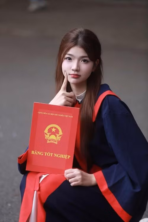 Võ Hương Anh sinh năm 2007, sở hữu nhan sắc xinh đẹp không thua kém hot girl. Ảnh: FB Lan Anh.