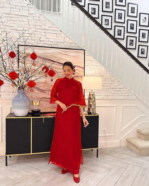 View - Đón Tết nơi xứ người, Phạm Hương thướt tha áo dài trong biệt thự riêng | Báo Tri thức và Cuộc sống - TIN TỨC PHỔ BIẾN KIẾN THỨC 24H