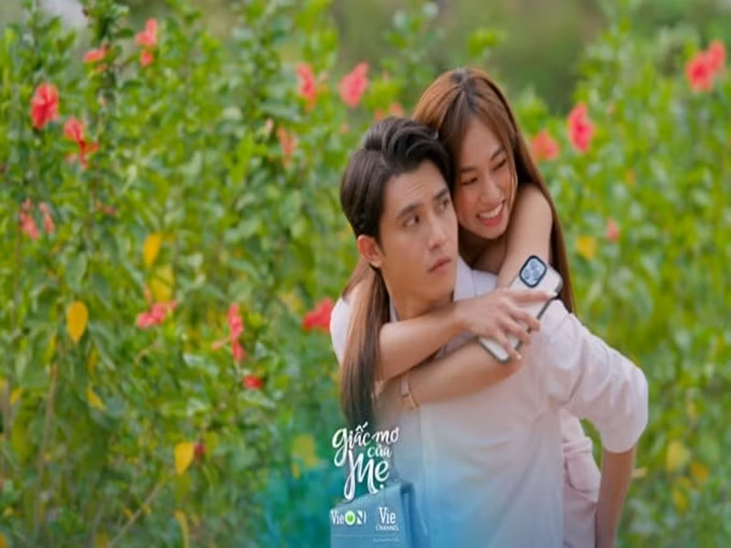 Ngân Hòa và Trần Ngọc Vàng kết hợp ăn ý trong phim Giấc mơ của mẹ. Ảnh: Viez.