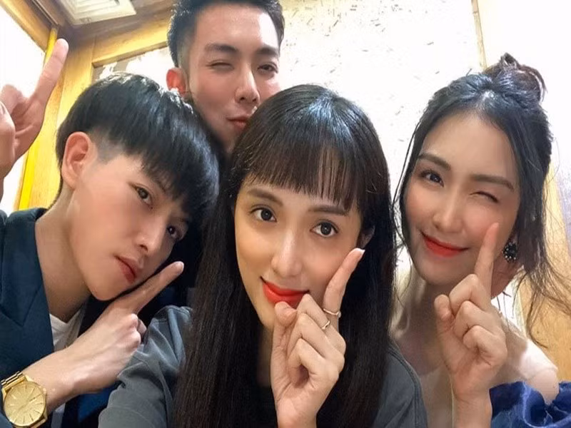 Erik, Đức Phúc ủng hộ Hương Giang trong cuộc sống lẫn công việc. Ảnh: FB Hòa Minzy.