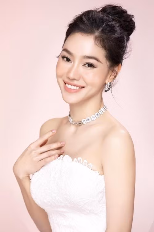 'Bà trùm hoa hậu' sở hữu vẻ đẹp mặn mà, cuốn hút. Ảnh: Tiền Phong.