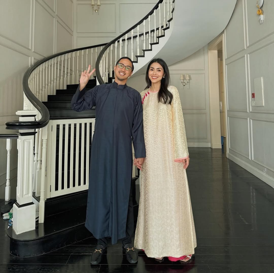 Nữ diễn viên không chọn các mẫu áo dài có thiết kế cầu kỳ hay phá cách.