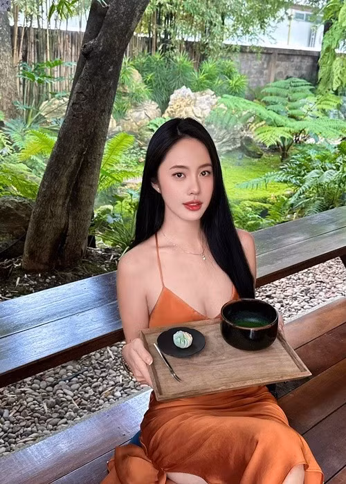 Rima Thanh Vy theo đuổi phong cách nữ tính, gợi cảm ở đời thường. Ảnh: FB Rima Thanh Vy.