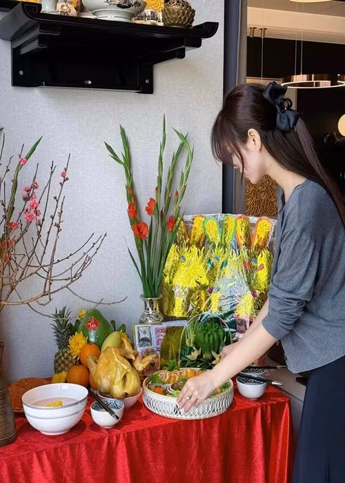 Hình ảnh đằng sau ánh hào quang của Đỗ Thị Hà luôn thu hút sự chú ý của người hâm mộ. Ảnh: FB Đỗ Thị Hà.