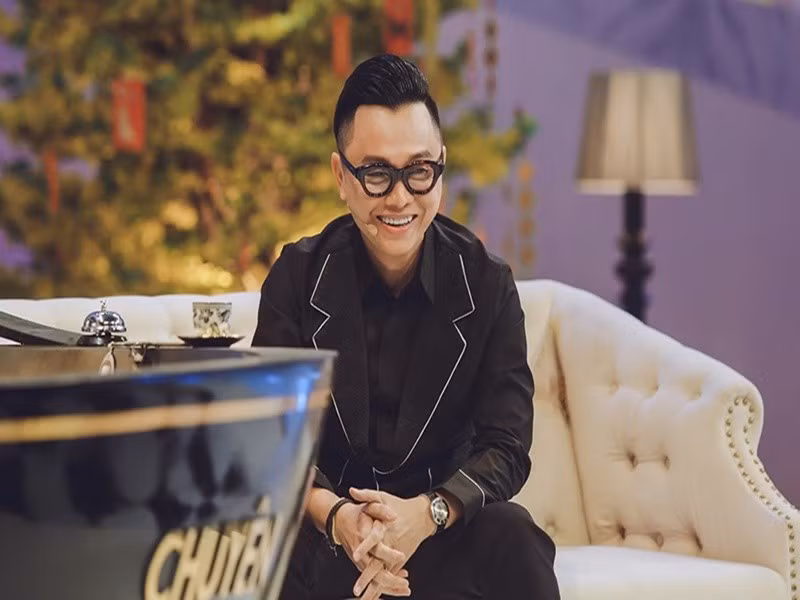 Tờ Hollywood Reporter giới thiệu sự nghiệp của Công Trí: “Anh bắt đầu gây ấn tượng với sao thế giới khi Rihanna và Katy Perry yêu thích các sản phẩm của anh”, cây bút Fawnia Soo Hoo của tờ này viết. Ảnh: Vietnamnet.