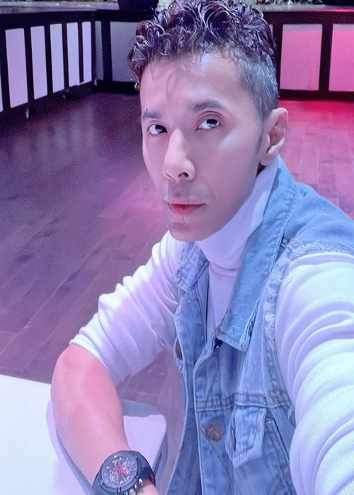 Để tập trung điều trị bệnh, nam ca sĩ từng tạm đóng cửa nhà hàng. Trước hoàn cảnh khó khăn của Kasim Hoàng Vũ, nhiều đồng nghiệp và bạn bè đã tổ chức đêm nhạc gây quỹ nhằm hỗ trợ chi phí điều trị cho anh. Ảnh: FB Kasim Hoàng Vũ.