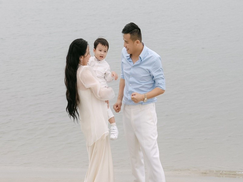 Bé Táo gây chú ý khi lần đầu lộ diện trong đám cưới Hồ Quỳnh Hương cách đây không lâu. Ảnh: FB Hồ Quỳnh Hương.