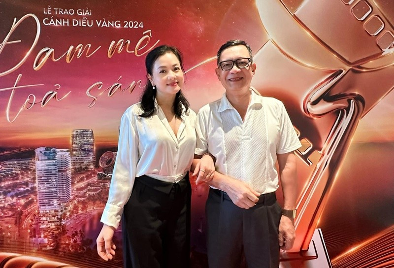 Nghệ sĩ Thu Quế luôn đồng hành với con trên mọi nẻo đường. "Nhà tôi không thuê giúp việc nên mọi việc trong nhà mình tôi quán xuyến hết", cô tiết lộ.