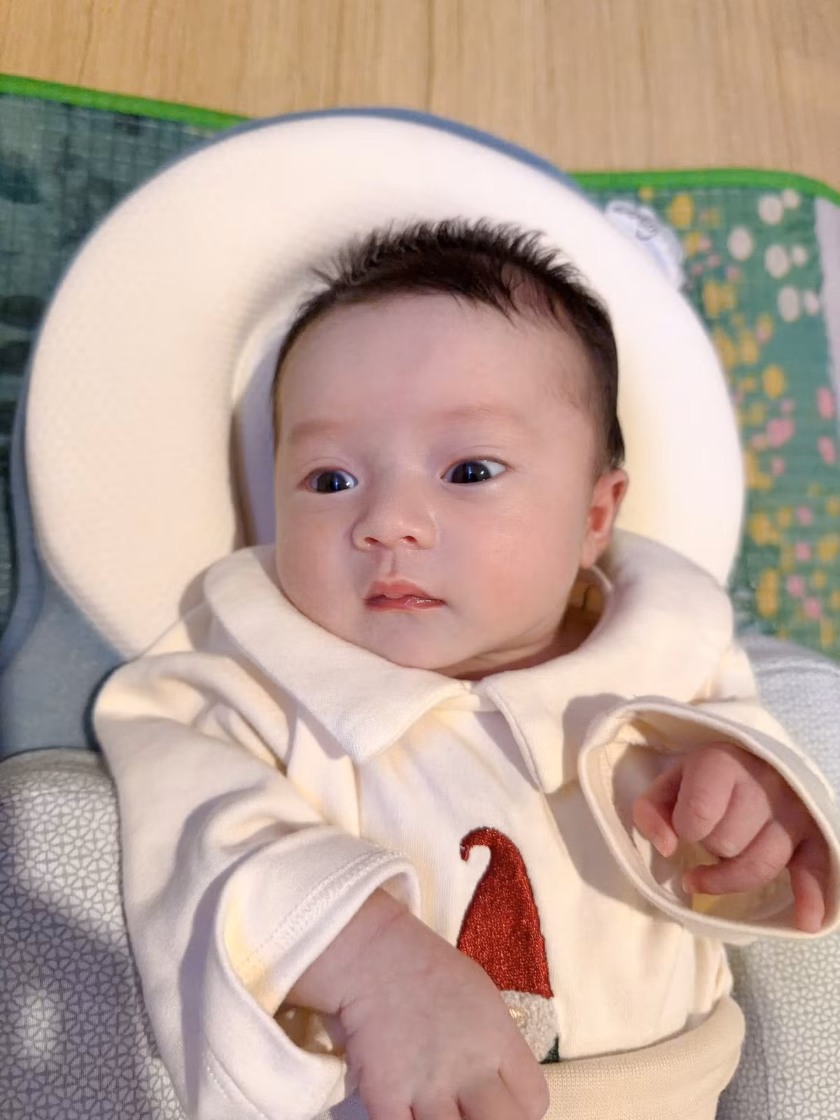 Bé Thụy Yên trộm vía sở hữu gương mặt đáng yêu, làn da trắng hồng.