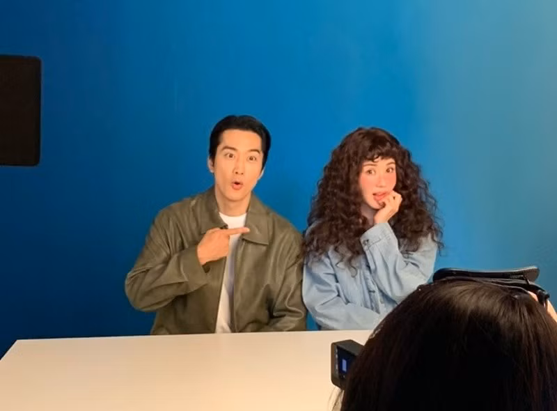 Theo Tiền Phong, trong My troublesome star, Song Seung Hun đóng vai một thám tử độc thân, yêu một nữ minh tinh do Uhm Jung Hwa đóng. Ảnh: Instagram Song Seung Hun.