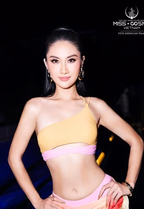 H'hen Niê hết lời khen ngợi nhan sắc của Hoa hậu Phương Linh. “Một từ cho Hoa hậu Phương Linh là sang. Được mọi người thích và dành lời khen là không dễ, Linh nên cố gắng luôn làm tốt nhiệm vụ và biết "giữ mình" trong những cám dỗ", H'hen Niê viết. Ảnh: Hoa hậu Hoàn vũ Việt Nam.