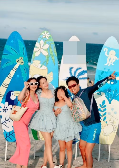 Hồng Đăng có một số công việc mới trong 3 năm qua. Anh đi bán xe, bất động sản. Ảnh: FB Hồng Đăng.