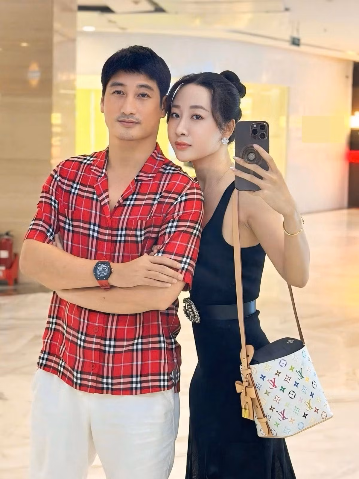 Nhận được lời khen giống mỹ nhân Hàn Quốc Kim Hee Sun, diễn viên Thùy Anh - bạn gái Ngọc Quỳnh bày tỏ: "Được thế thì còn gì bằng".