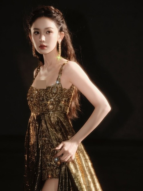 Hiện tại, Cổ Lực Na Trát vẫn là gương mặt quen thuộc tại các sự kiện giải trí, thời trang, luôn thu hút sự quan tâm của truyền thông và người hâm mộ. Ảnh: Instagram Cổ Lực Na Trát.