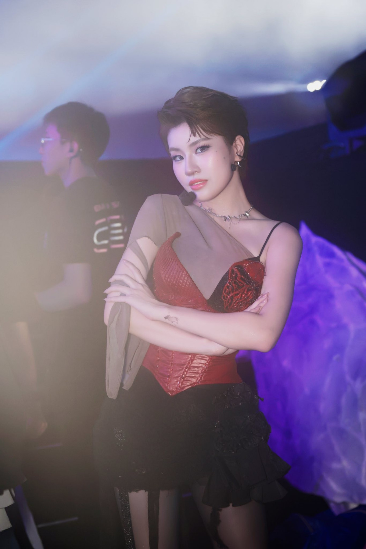 Theo Vietnamnet, trong phim Thỏ ơi, rapper Pháo đóng vai cô gái đeo mặt nạ thỏ, tham gia show có LyLy đóng vai host để giãi bày chuyện bị bạn trai (Trấn Thành đóng) uy hiếp, song không thể thoát khỏi mối quan hệ độc hại. Ảnh: FB Pháo.