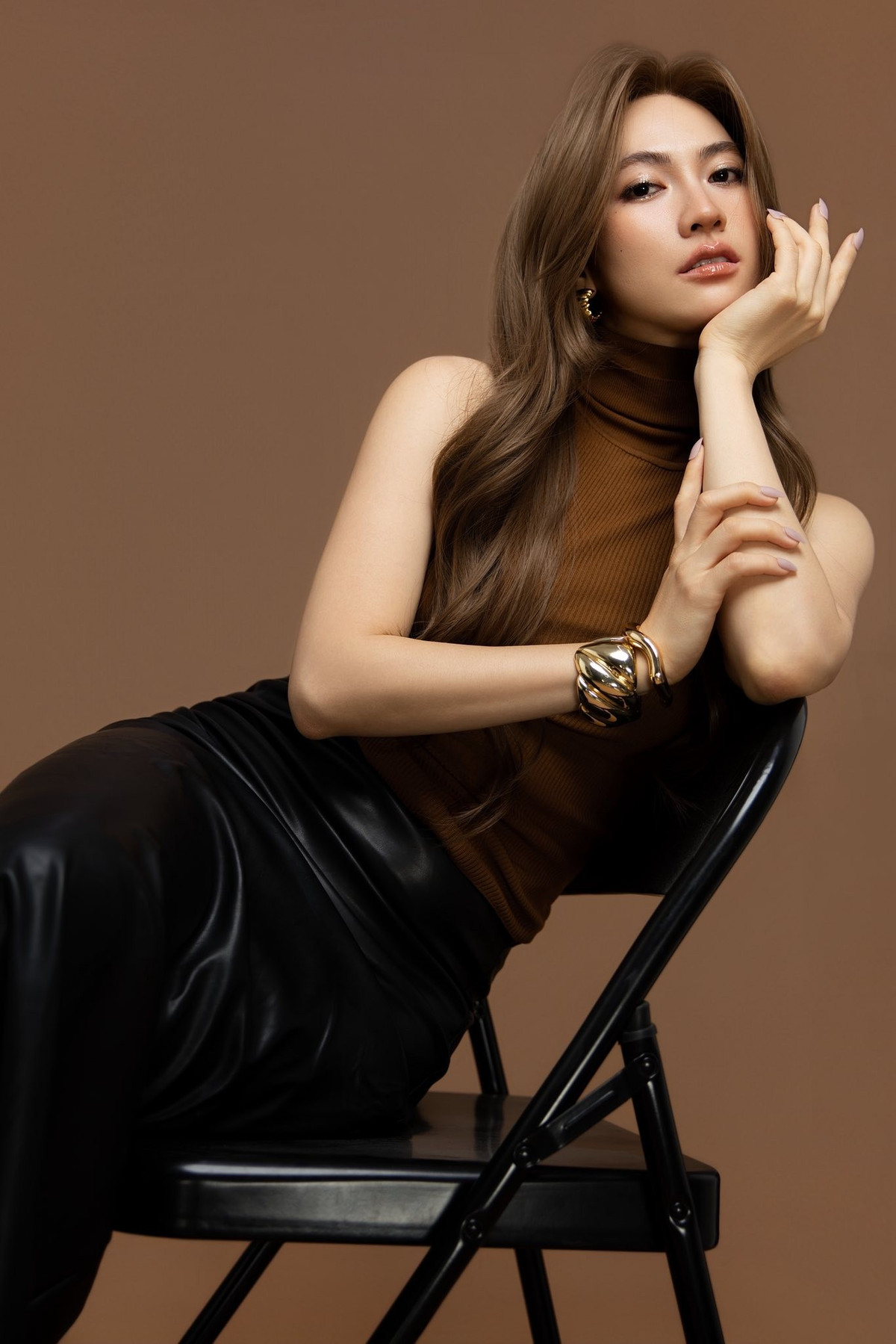 Nữ diễn viên tham gia nhiều bộ phim như Mai, Tro tàn rực rỡ, Nhắm mắt thấy mùa hè, Chàng vợ của em, Bằng chứng vô hình, Chiếm đoạt, Vô diện sát nhân.