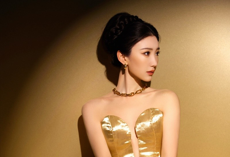 Theo Bazaar Vietnam, Mao Hiểu Đồng tốt nghiệp khoa Biểu diễn Học viện Hý kịch Trung ương. Ảnh: Weibo Mao Hiểu Đồng.