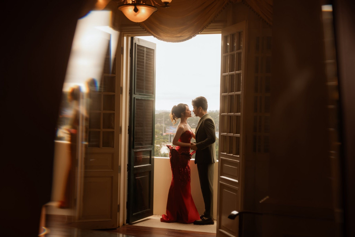 Đoàn Minh Tài cảm ơn Sunny Đan Ngọc đã yêu anh, không ngại vấn đề tuổi tác. "Cho anh được nắm tay em thật chặt, cùng nhau đi qua hết thăng trầm cuộc đời này nha em. Yêu em", nam diễn viên nhắn nhủ nửa kia. Ảnh: FB Đoàn Minh Tài.