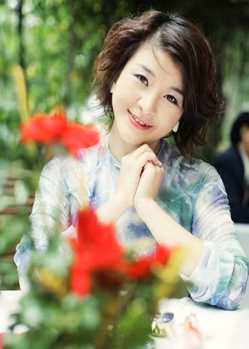 Nữ diễn viên sinh năm 1975 giữ được vóc dáng thon gọn, làn da căng bóng, mịn màng. Ảnh: FB Kim Oanh.