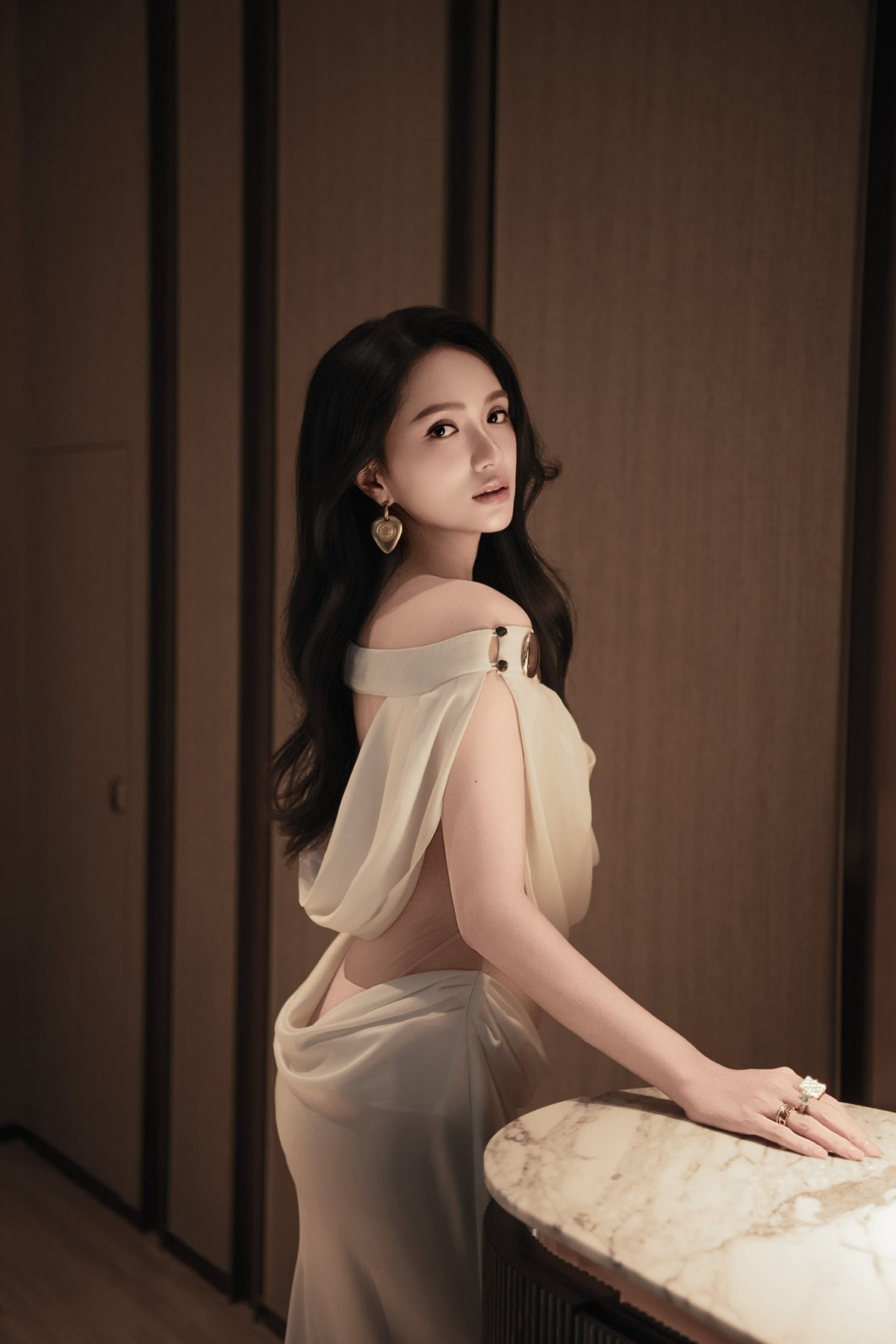 Hương Giang được xem là phú bà sau nhiều năm hoạt động trong showbiz. Ngoài ca hát, cô còn đóng phim, dự sự kiện, làm đại sứ thương hiệu, kinh doanh. Ảnh: FB Hương Giang.