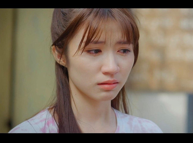 Ngọc Huyền gây chú ý khi đóng phim Thương ngày nắng về. Cô chia sẻ trên Tiền Phong, là một diễn viên tay ngang, không được đào tạo bài bản và chuyên nghiệp, cô phải cố gắng hơn những diễn viên khác rất nhiều. Ảnh: Tiền Phong.