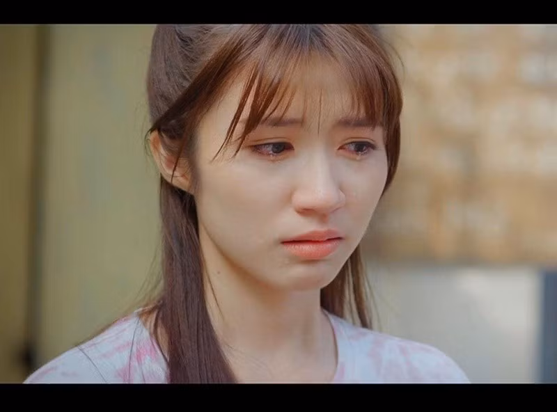 Ngọc Huyền gây chú ý khi đóng phim Thương ngày nắng về. Cô chia sẻ trên Tiền Phong, là một diễn viên tay ngang, không được đào tạo bài bản và chuyên nghiệp, cô phải cố gắng hơn những diễn viên khác rất nhiều. Ảnh: Tiền Phong.