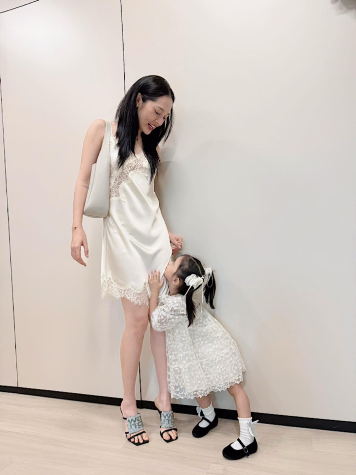 Cuộc sống mẹ bỉm sữa dường như giúp Bảo Anh cân bằng lại cảm xúc và tìm thấy nguồn năng lượng tích cực cho cuộc sống lẫn âm nhạc. Ảnh: FB Bảo Anh.