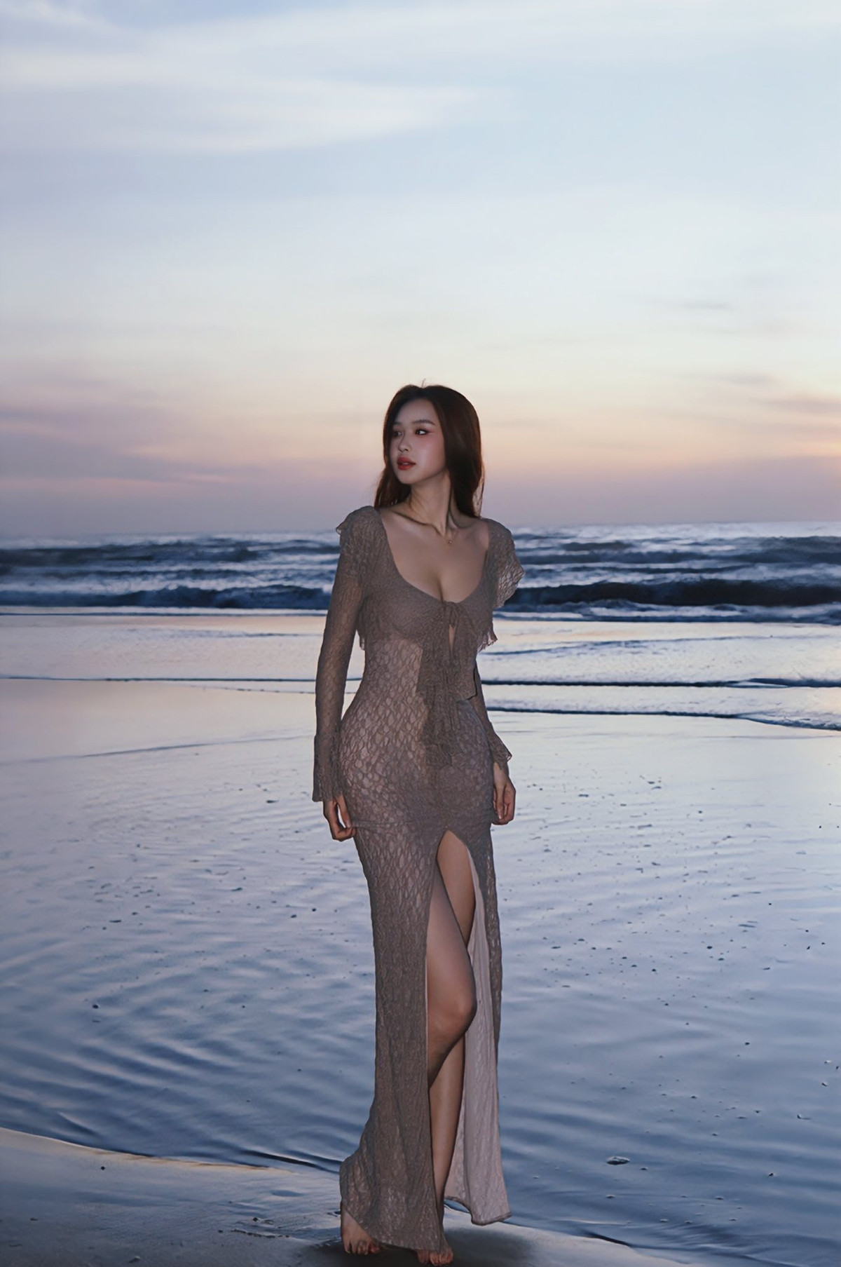 Hoa hậu Bảo Ngọc tốt nghiệp loại giỏi tại Trường Đại học Quốc tế – Đại học Quốc gia TPHCM, được đánh giá là một trong những người đẹp có nền tảng học vấn nổi bật. Việc khéo léo cân bằng giữa học tập và hoạt động trong showbiz cho thấy khả năng quản lý thời gian cùng kỷ luật cá nhân của cô.