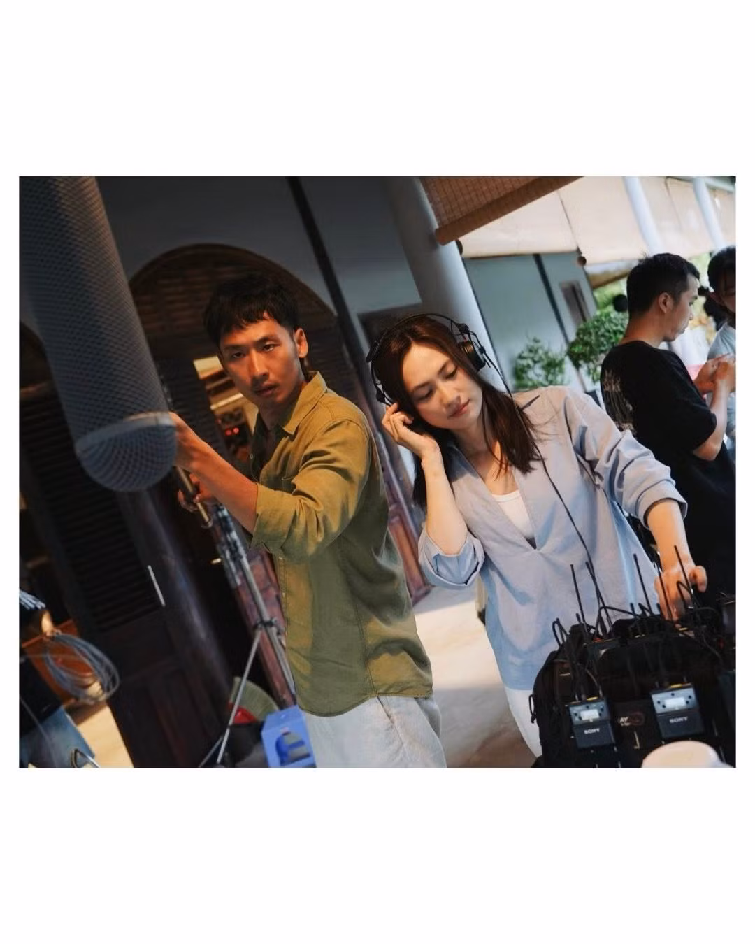 Trong khi đó, chia sẻ với Harper’s Bazaar Việt Nam, Tuấn Trần cho biết việc tiếp tục đóng chung với Phương Anh Đào trong Báu vật trời cho sau dự án Mai khiến anh không khỏi áp lực. “Tôi rất sợ khán giả nói rằng đây là Sâu, đây là Mai”, nam diễn viên bộc bạch. Ảnh: FB Tuấn Trần.