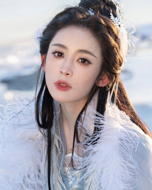 Theo Vietnamnet, Cổ Lực Na Trát là người dân tộc Ô Lỗ Mộc Tề của Tân Cương. Cô có chiều cao 1m72. Ảnh: Instagram Cổ Lực Na Trát.