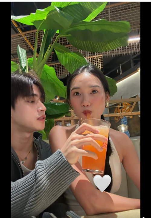 Cặp đôi thoải mái chia sẻ những khoảnh khắc cùng nhau tham dự sự kiện, dạo phố, ăn uống hay du lịch. Ảnh: FB Neyun.