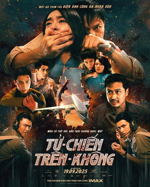 Theo Nhân Dân, Tử chiến trên không mô tả một cuộc tấn công của nhóm không tặc do Long cầm đầu nhằm cướp một chiếc máy bay, khống chế toàn bộ hành khách và phi hành đoàn, buộc thay đổi hành trình bay để bọn cướp tẩu thoát ra nước ngoài. Ảnh: FB Trâm Anh.