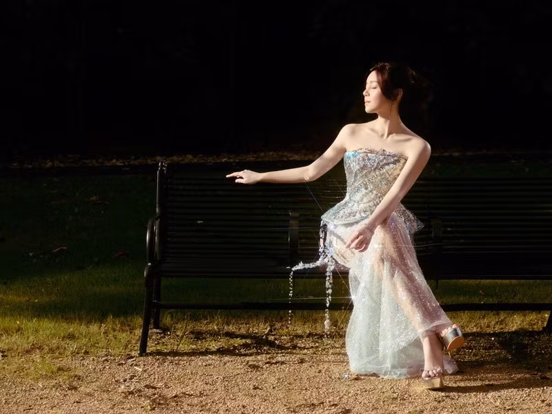 Khi còn chung sống với Trần Hiểu, nữ diễn viên phim Thần điêu đại hiệp hiếm khi xuất hiện trên màn ảnh, tham gia sự kiện để chăm lo gia đình. Ảnh: Weibo Trần Nghiên Hy.