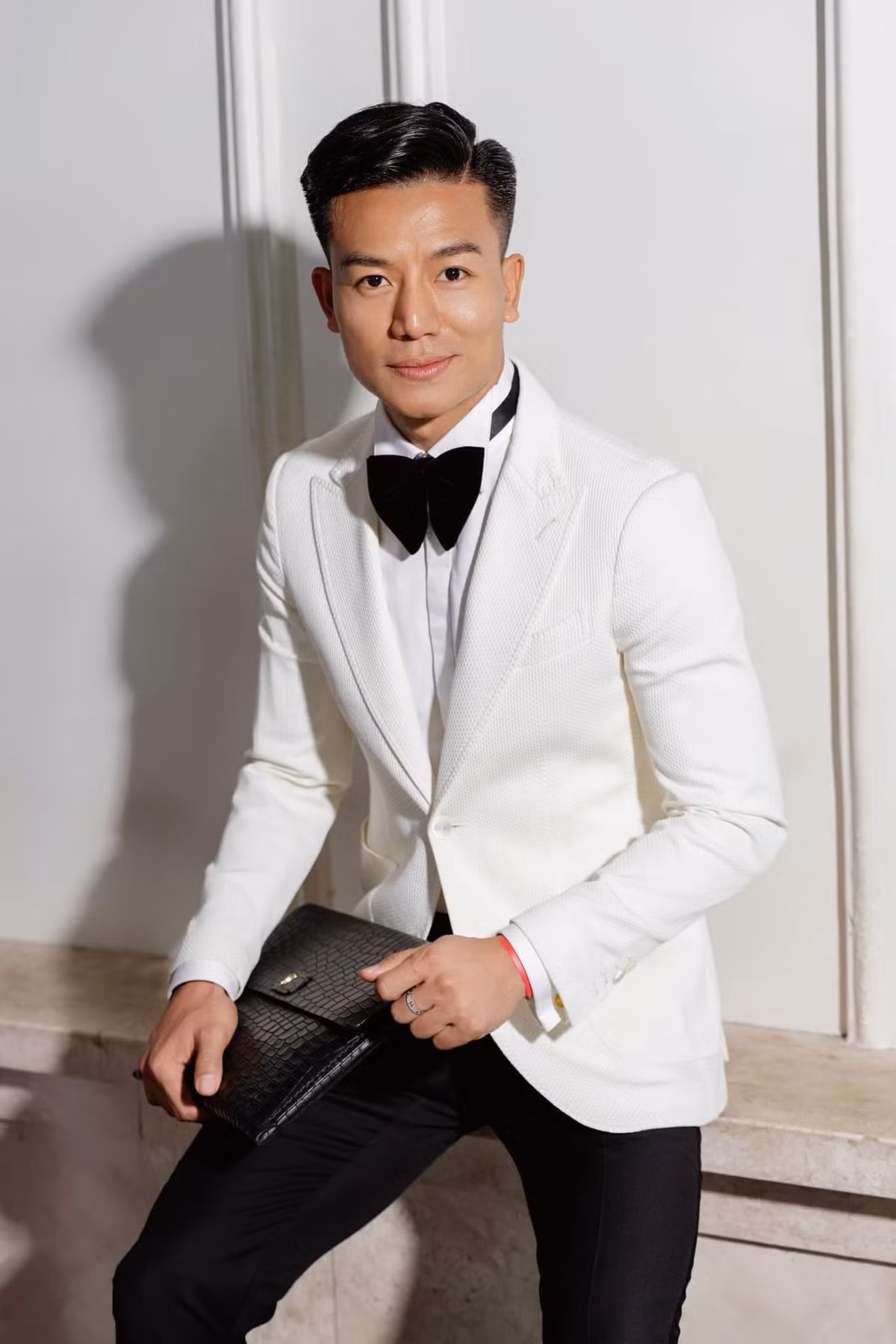 "Hiếu cho rằng những hình mẫu như thế thường bị các cô gái cho rằng sẽ rất đào hoa, không chung thuỷ. Thực chất thì không phải như thế", nam diễn viên phim Mưa đỏ cho hay. Ảnh: FB Hiếu Nguyễn.