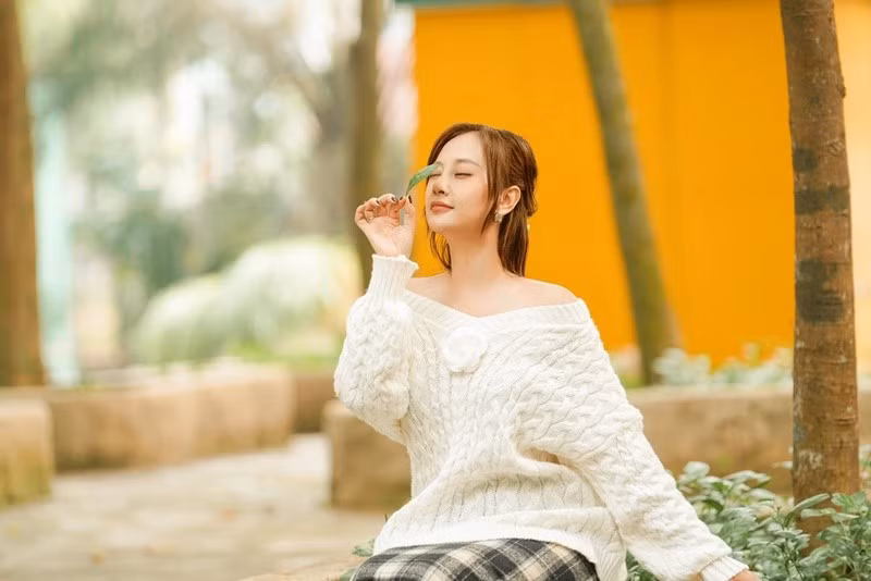 Hà Thúy Anh biết cách làm chủ phong cách, từ trang phục trình diễn đến vẻ ngoài đời thường, luôn đảm bảo sự chỉn chu về mặt hình ảnh mỗi khi xuất hiện trước công chúng. Ảnh: FB Hà Thúy Anh.