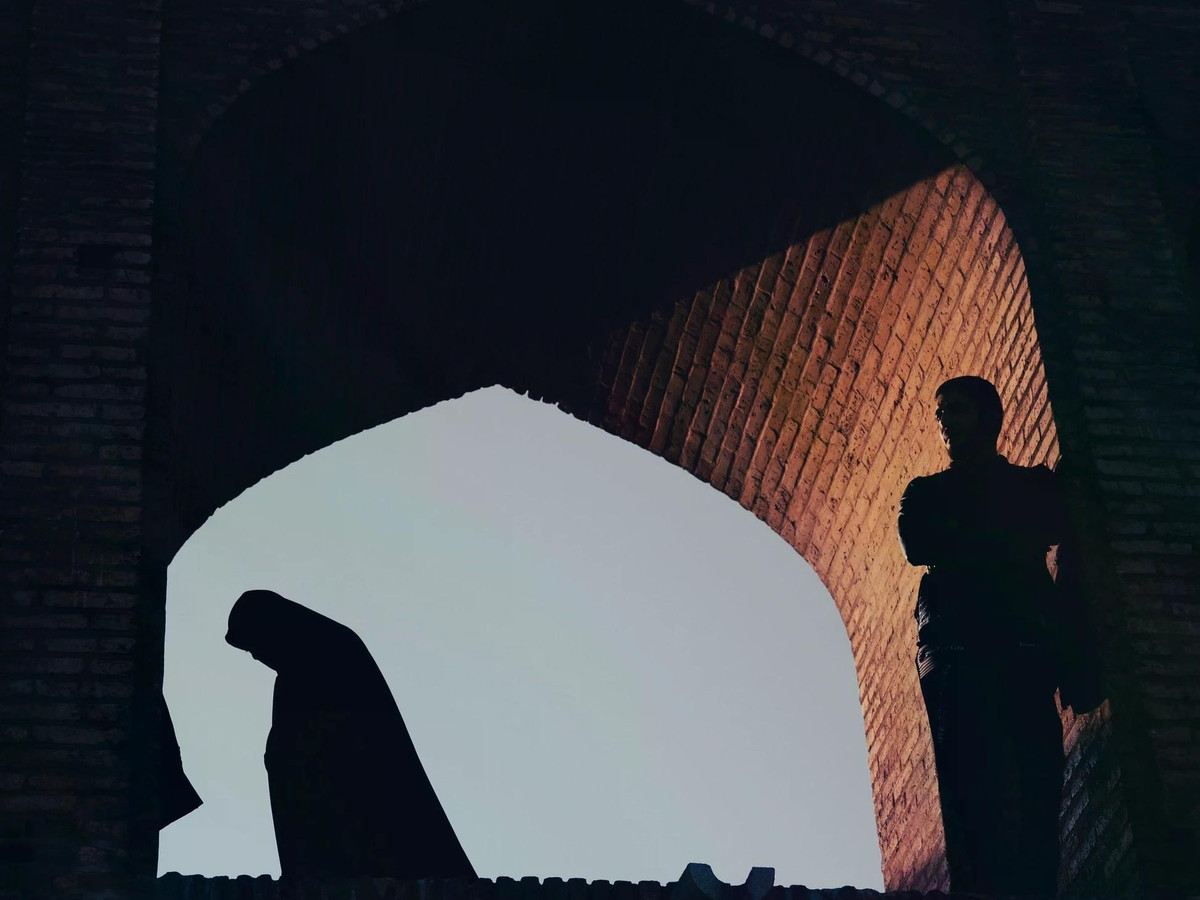 Từ tháng 2/2024, công dân Việt Nam nhập cảnh Iran với mục đích du lịch được miễn visa trong 15 ngày. Tuy nhiên, theo các đơn vị lữ hành, Iran là một trong những điểm đến hấp dẫn với nhiều di sản và cảnh quan, nhưng tiềm ẩn nhiều rủi ro vận hành. Tour Pakistan - Iran cũng được xem là một trong những hành trình phức tạp bậc nhất khi phải phối hợp tới 8 hãng bay, transit xuyên quốc gia và vượt nhiều lớp kiểm soát visa, an ninh.