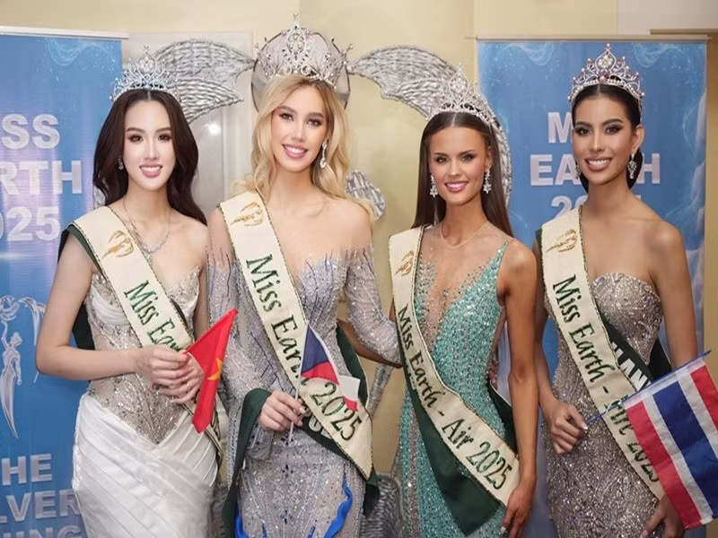 Trịnh Mỹ Anh giành danh hiệu Á hậu 2 Miss Earth 2025 vào tối ngày 5/11. Đại diện Việt Nam vào top 4 cùng đại diện Thái Lan, Iceland và Cộng hòa Czech.