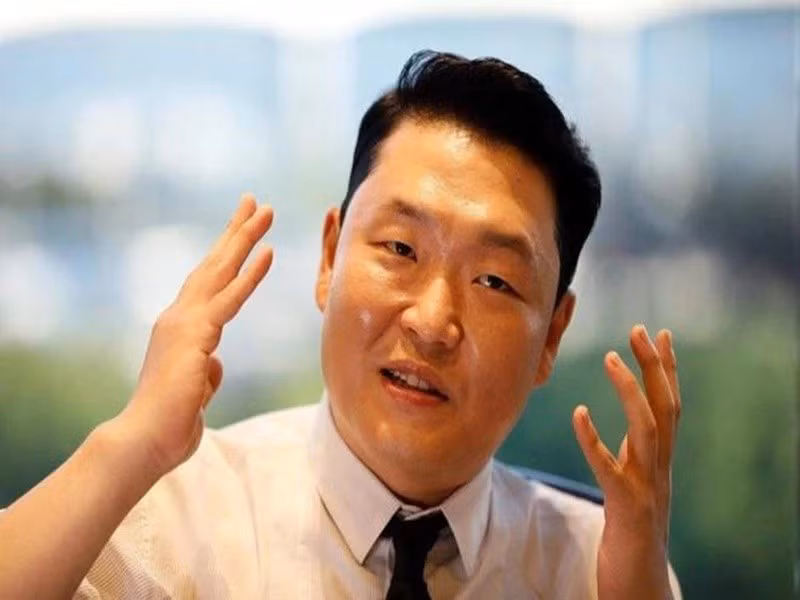 Theo Tiền Phong, Psy tên thật là Park Jae Sang, sinh năm 1977, có bố và mẹ đều là doanh nhân thành đạt. Ảnh: Znews.