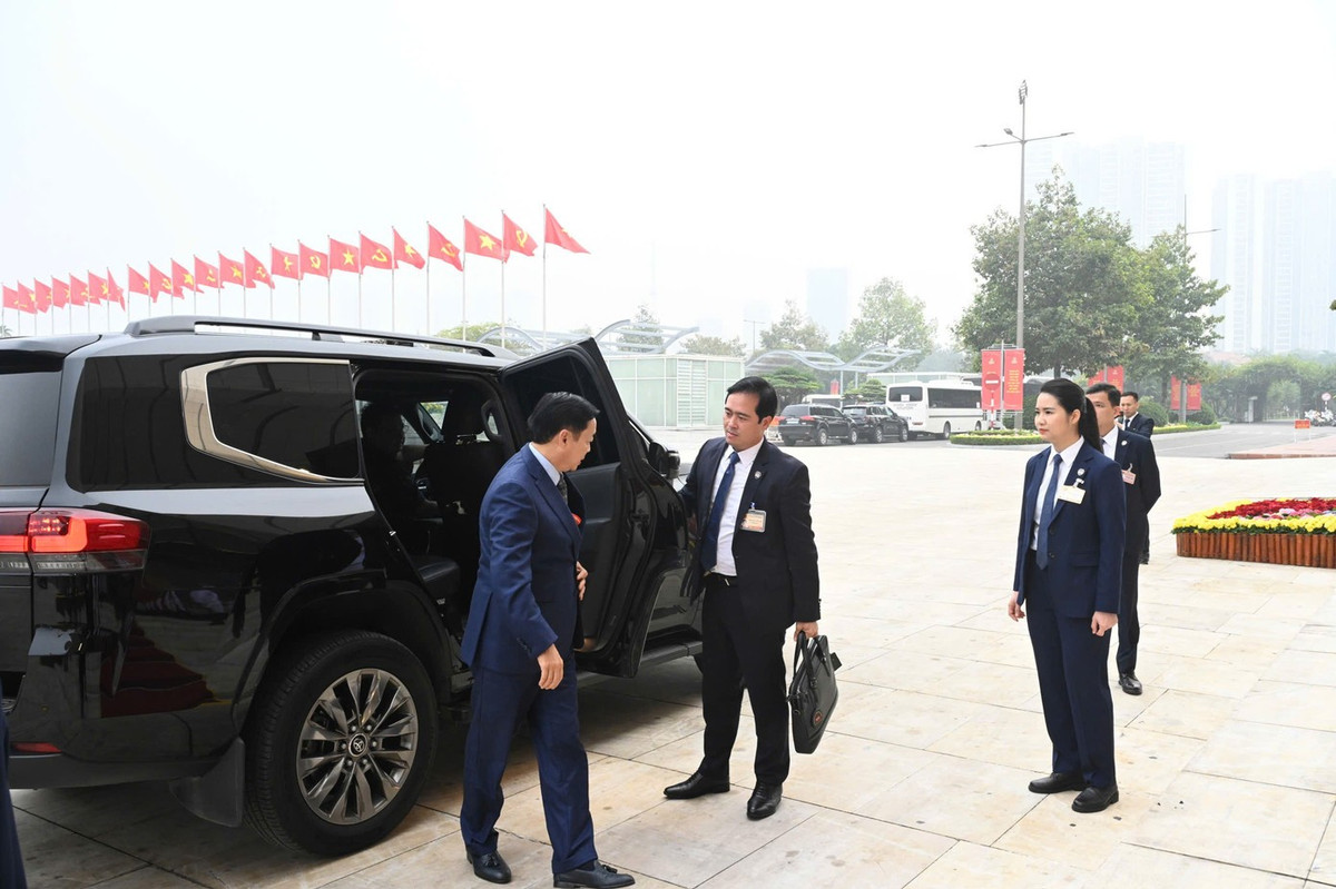 Từ in ấn, cấp phát thẻ, phù hiệu cho đến kiểm soát an ninh khu vực bảo vệ, bảo vệ vòng trong, làm nhiệm vụ tiếp cận, hỗ trợ chỉ huy và sẵn sàng cơ động khi có tình huống đột xuất. Mỗi vị trí đều đòi hỏi sự tỉnh táo, chính xác đến từng chi tiết nhỏ. Ảnh: H.Đ