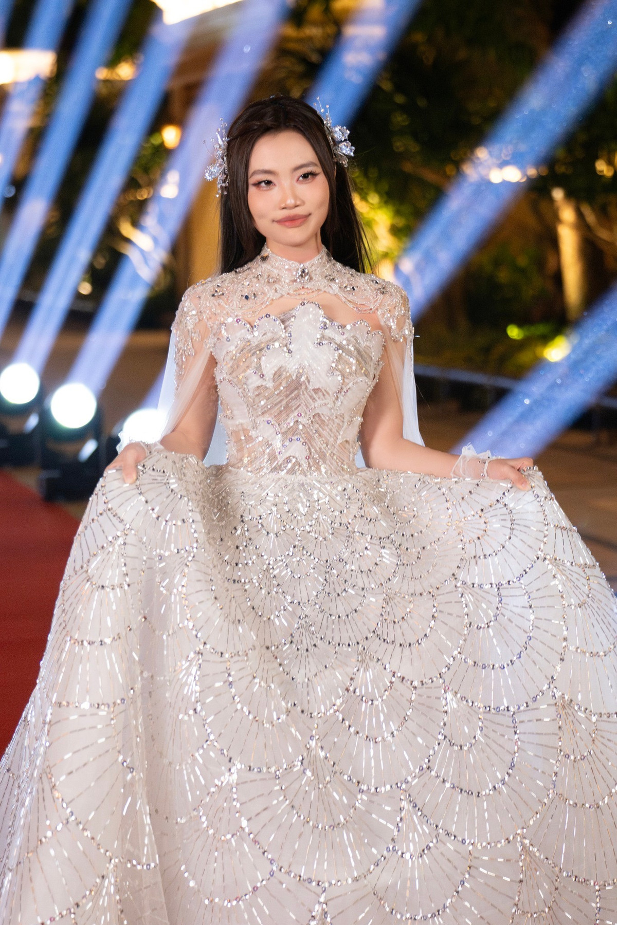 Trong chung kết Sing! Asia 2025, tại vòng song ca đầu tiên, Phương Mỹ Chi cùng ca sĩ người Trung Quốc Hoàng Linh thể hiện Lạc trôi bằng tiếng Việt - Trung. Ảnh: FB Phương Mỹ Chi.