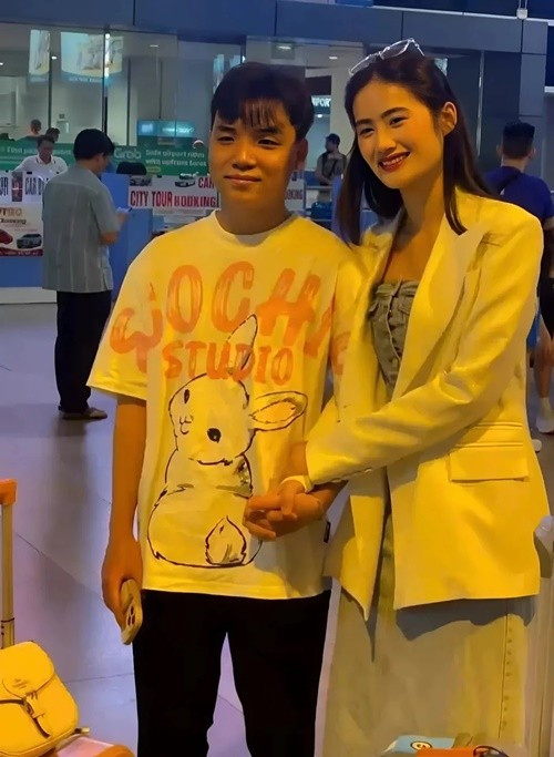 Trên trang cá nhân, Hoa hậu Ý Nhi vừa cho biết, chuyện tình cảm giữa cô và Anh Kiệt vẫn bình thường, cả hai động viên nhau trên con đường phát triển bản thân. Ảnh: Znews.