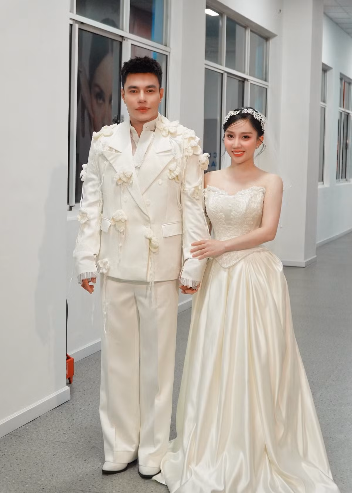 Tin đồn hôn nhân của Lê Dương Bảo Lâm rộ lên sau khi nam diễn viên chia sẻ: “Nhà tôi bây giờ mỗi người một nơi. Tôi với Quỳnh như ly thân với nhau vậy đó”. Ảnh: FB Lê Dương Bảo Lâm.