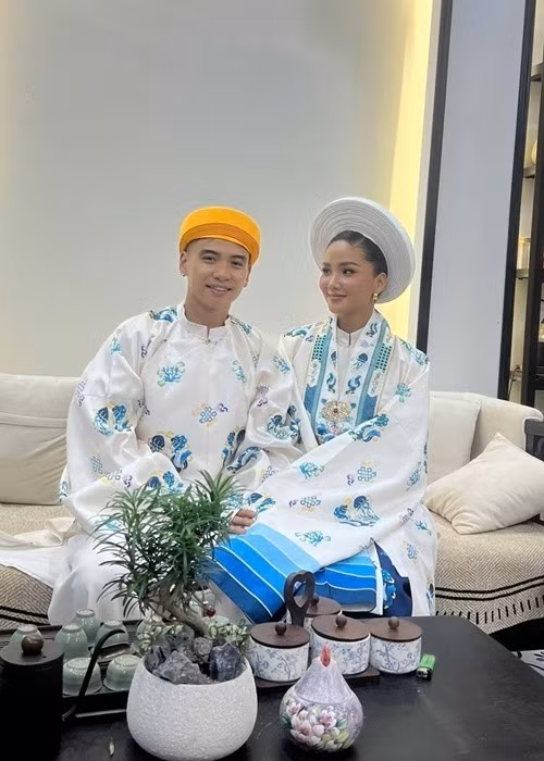 H'hen Niê và Tuấn Khôi ngày càng mặn nồng sau khi kết hôn, có con gái chung. Ảnh: FB H'hen Niê.