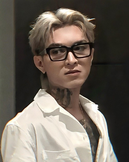 Mới đây, lực lượng CSGT truy bắt tài xế Audi có hành vi lạng lách, chèn ép xe khác trên cao tốc, người này được xác định là Vũ Xuân B. (rapper Bình Gold), dương tính với ma túy. Ảnh: FB Bình Gold.