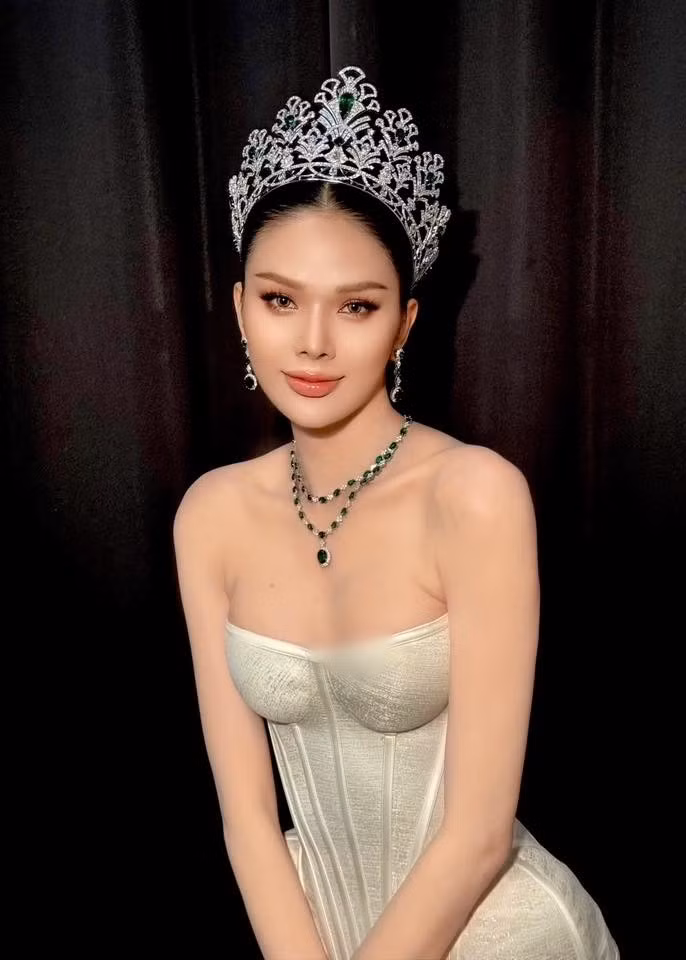 Sau chung kết Hoa hậu Chuyển giới Việt Nam 2025, Hà Tâm Như được ê-kíp chăm chút vẻ ngoài. Ảnh: FB Tâm Như.